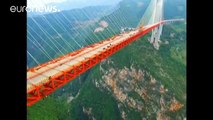 Assemblage en Chine du pont suspendu le plus haut du monde