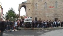 Kosova'da Müslümanlar Bayram Namazı İçin Camilere Akın Etti