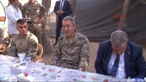 Karkamış Başbakan Yardımcısı Veysi Kaynak ile Komutanlar Suriye Sınırında