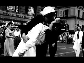 La mujer que protagonizo el beso en la segunda guerra mundial