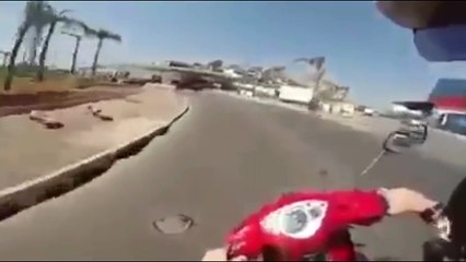 #EsDeFantasma - Andando en moto a lo fantasma