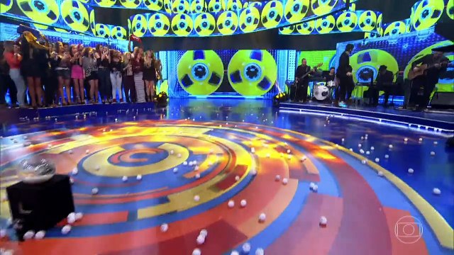 Luan Santana canta Chuvas de Arroz no Caldeirão do Huck