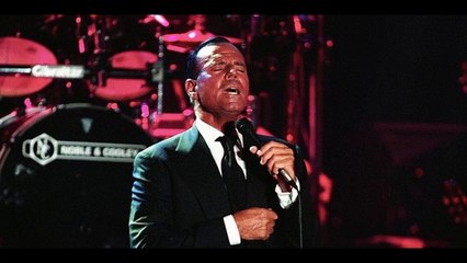 Julio Iglesias Cantando en Ruso [Live Duet in Moscow 1999]