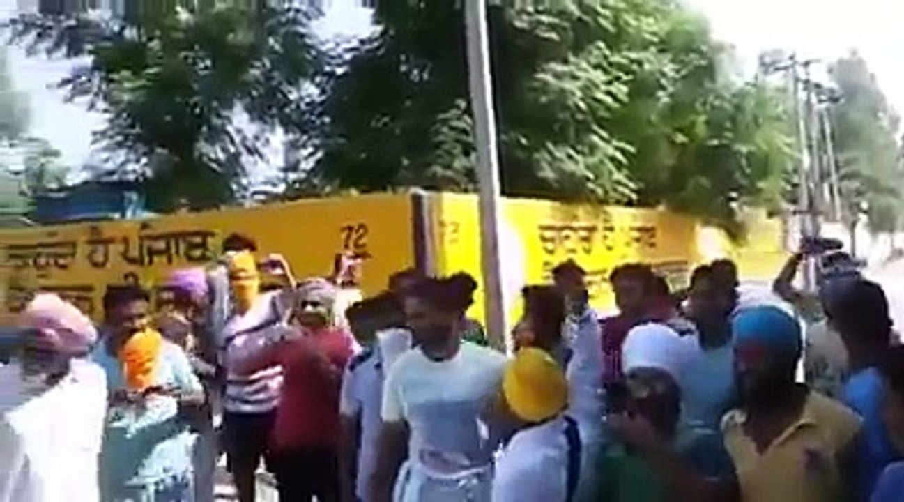 Akali Vs Public