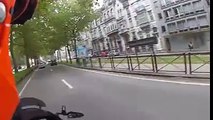 Ce motard nous montre les dangers de rouler en ville à moto... Ne Soyez Pas Désolé, Soyez Attentif