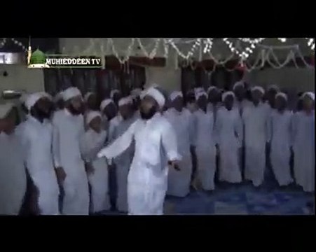 Bu adamlar ne yapıyor?