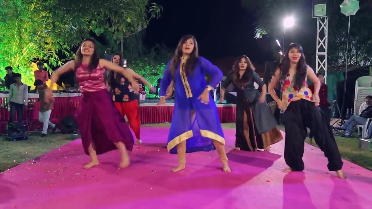 Indian Wedding Dance , Punjabi Wedding Sangeet Performance , Moms Surprise family party Dance