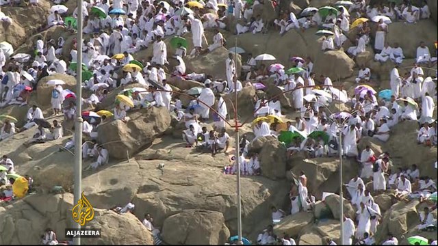 Hajj 2016: Pilgrims gather at Mount Arafat for key rite