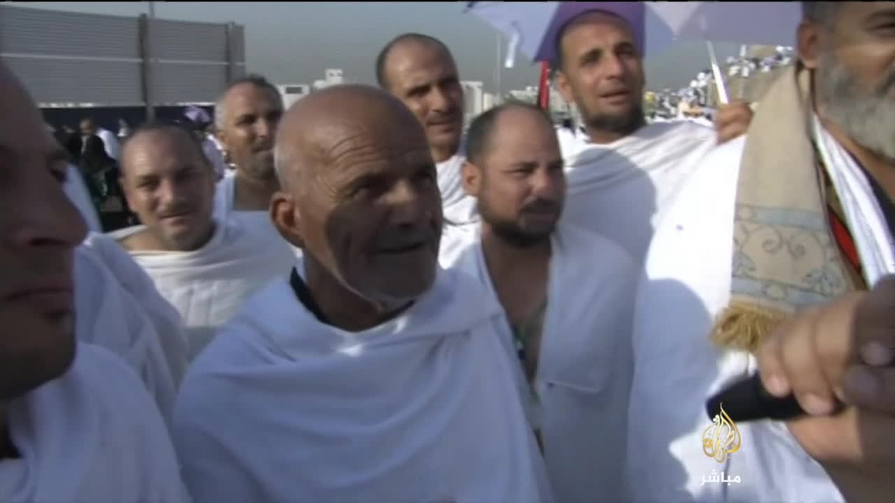 لقاءات مع الحجاج من أمام جبل الرحمة بصعيد عرفات