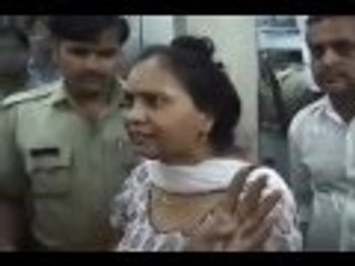 Lady Jewel Thief Caught Red handed On CCTV in India.... Youngster's Choice.