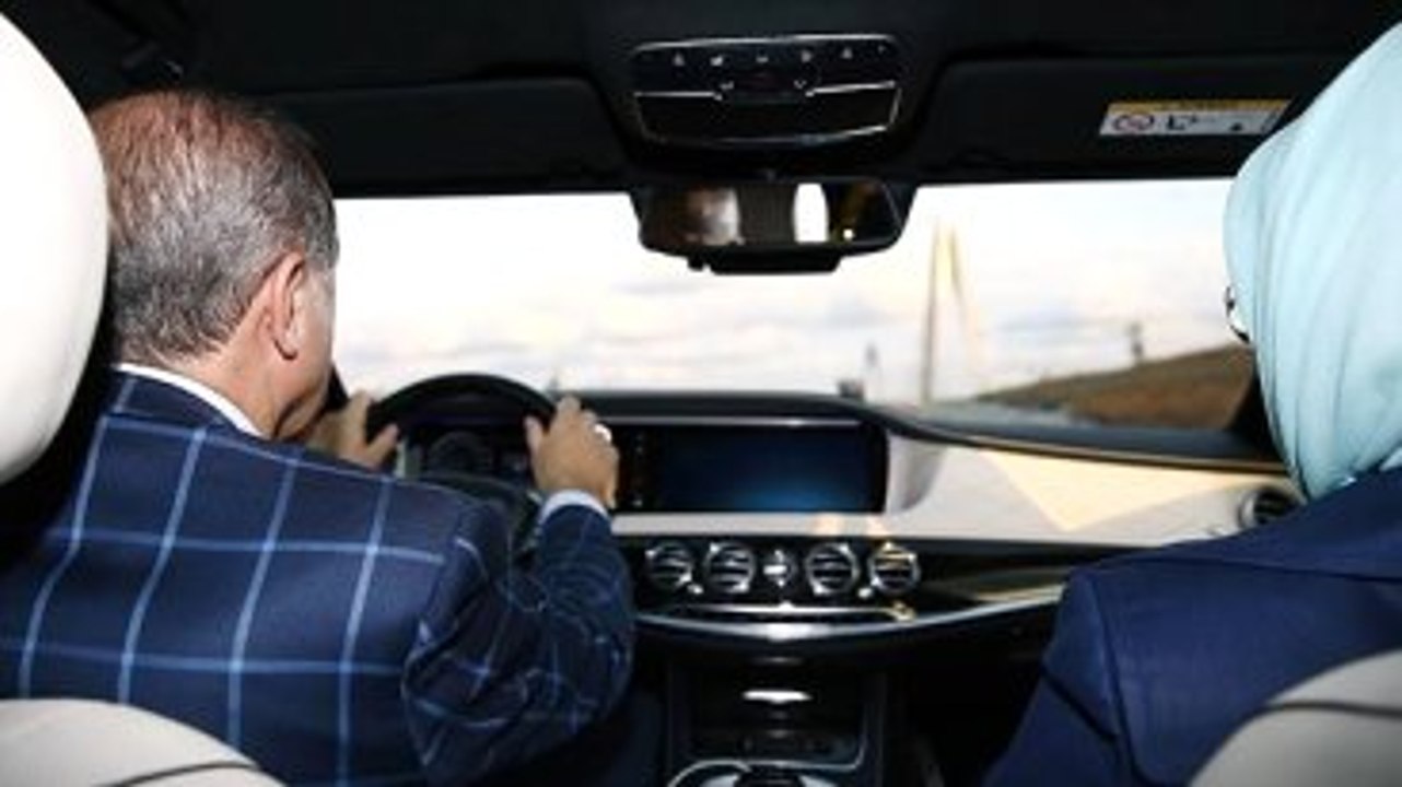 Cumhurbaşkanı Erdoğan, Eşi Emine Erdoğan ile Birlikte Kendi Kullandığı Araçla Yavuz Sultan Selim...