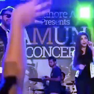 Farhan Saeed and Urwa Hocane singing Live Udaari OST