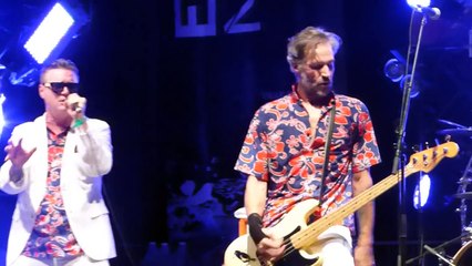 Me First and the Gimme Gimmes - Envol et Macadam 2016 - Live Performance - Québec