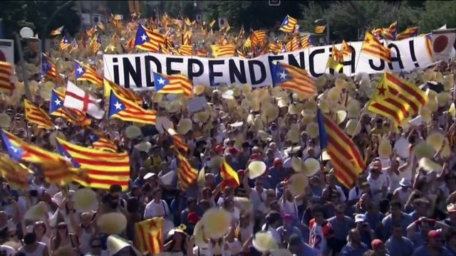 Milhares de separatistas vão às ruas na Catalunha