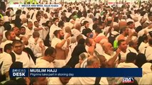 Muslim Hajj : pilgrims take part in stoning day