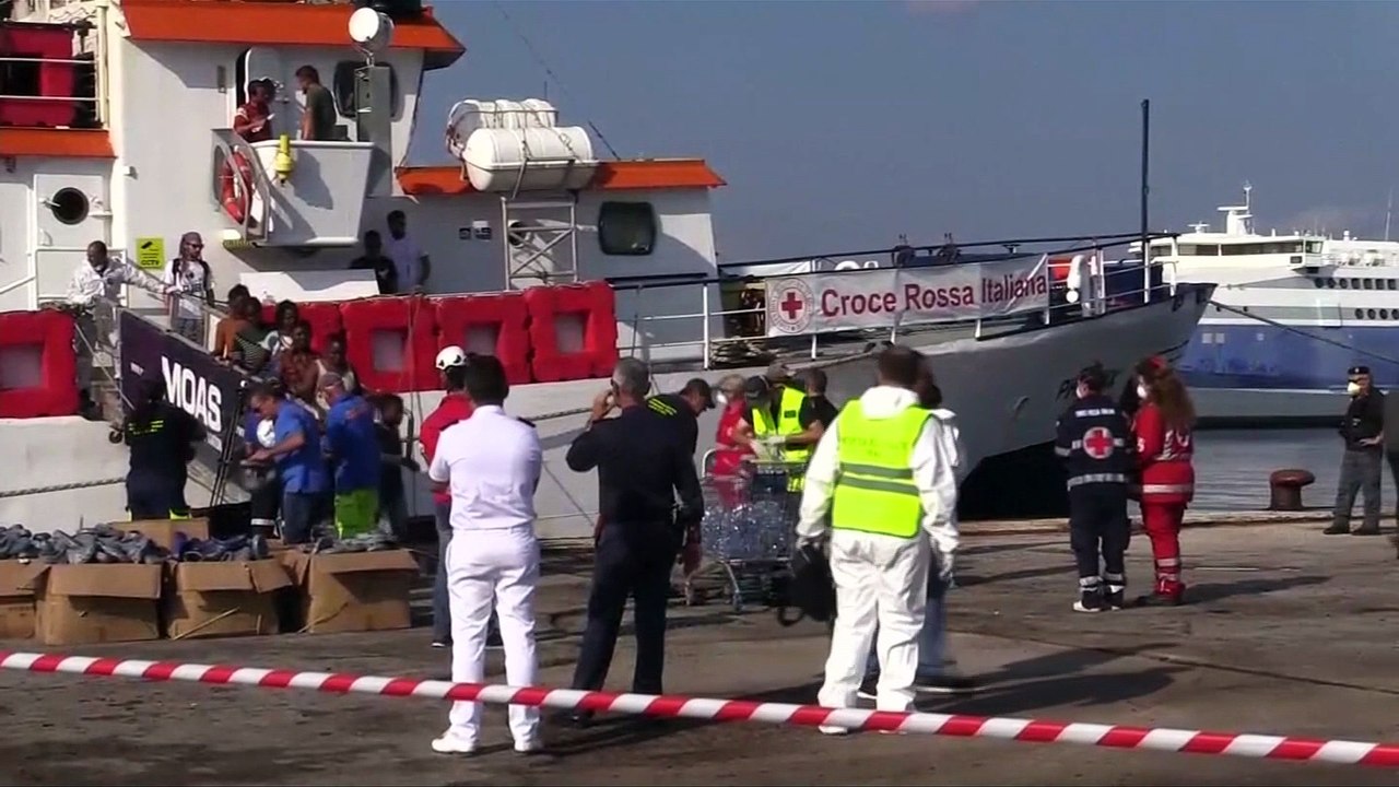 Around 500 rescued boat migrants arrive in Augusta, Sicily