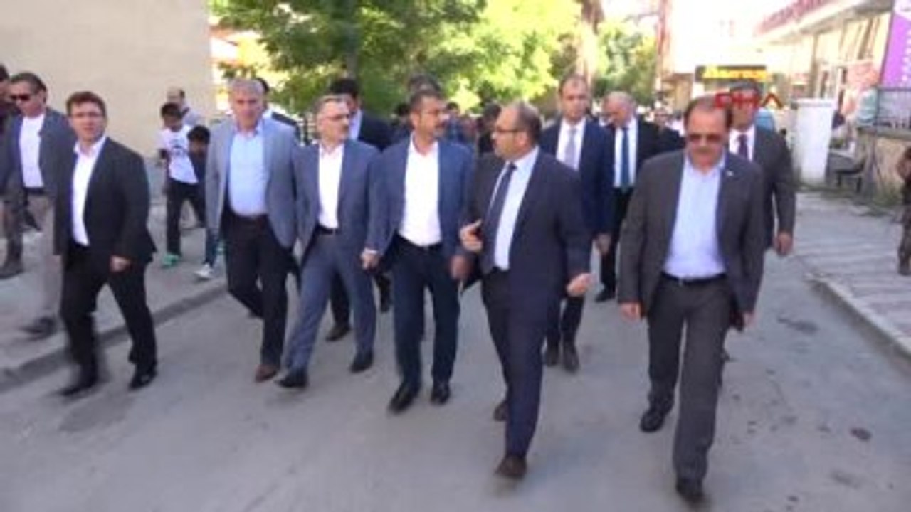 Bayburt Maliye Bakanı Ağbal Eşkıya Belediyenin İçine Girmiş, Yönetiyor