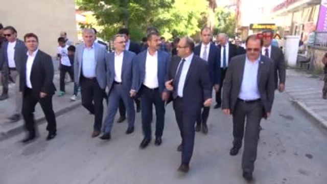 Bayburt Maliye Bakanı Ağbal Eşkıya Belediyenin İçine Girmiş, Yönetiyor