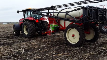 Трактор Versatile 280 и опрыскиватель Versatile PS 1200