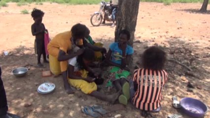 Afrika'da Kız Çocuklar Düğüne Hazırlanır Gibi Bayrama Hazırlanıyor