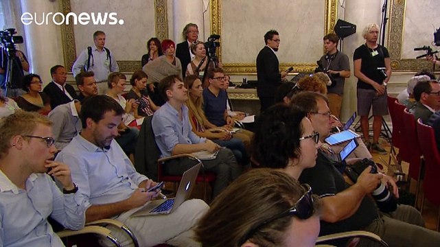 Австрия: президентские выборы отложили... из-за клея