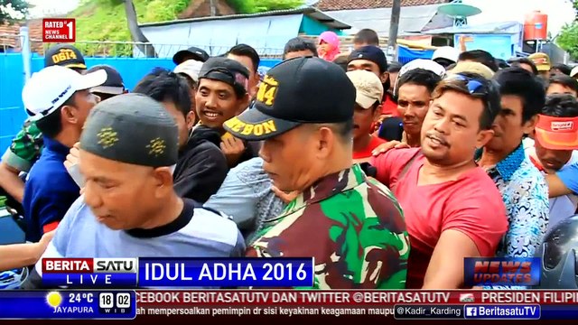 Pembagian Daging Kurban di Cirebon Ricuh