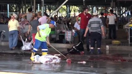 Antalya'da Çocuklar Kurban Kesimlerini İzledi