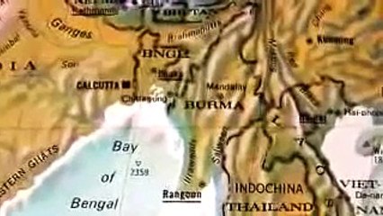 مثييييير معلمة بالجامعة تخلع ملابسها  لاثارة الطلاب   للكبار فقط !!