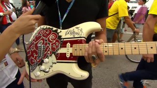 Nutini donates guitar to Marco Simoncelli Foundation