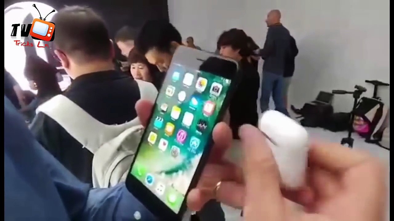 iPhone 7 Plus Hands On Review  #Dual Camera #Wireless Headphones