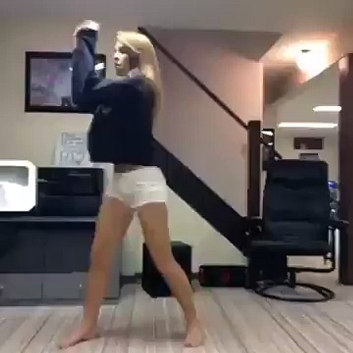 Girl Dancing 2016