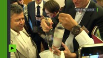 Lavrov donne des pizzas et de la vodka aux journalistes fatigués après les négociations sur la Syrie