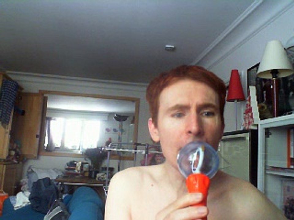 Wiwi égratigne "dans le coeur des hommes" d'Hervé Vilard