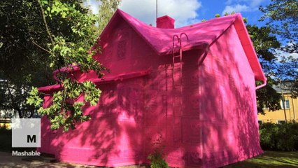 Refugees cover house in 93 miles of pink yarn as a symbol of hope