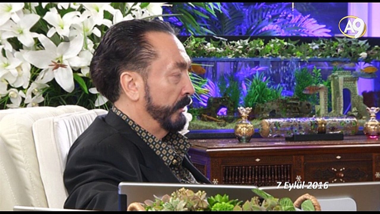 Darbe girişimi gecesi Adnan Oktar ilk açıklamayı yaparak bunun sanal darbe olduğunu söyledi.