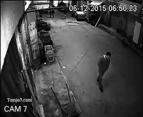 فيديوا السرقة بطريقة واضحةو أمام أعين المـــــــــــارة دون أي تدخل