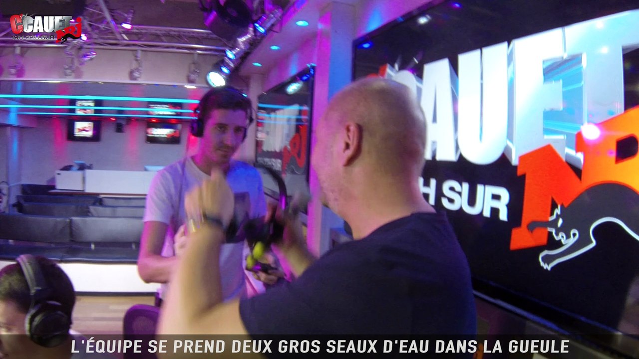 L'equipe se prend deux gros seaux d'eau dans la gueule - C'Cauet sur NRJ