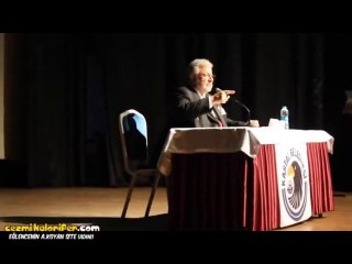 Metin Akpınar'ın Atatürk Taklidi İle Süslü Konuşması