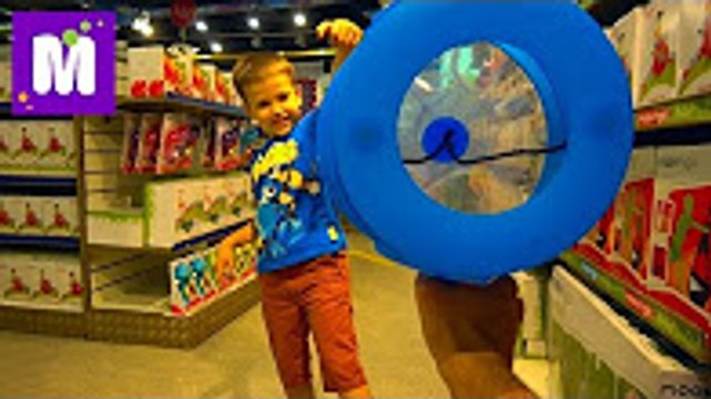 Мистер Макс в Лондоне ВЛОГ СУПЕР Огромный магазин игрушек в Мире Hamleys 6 этажей миллионы игрушек и целый этаж конфет