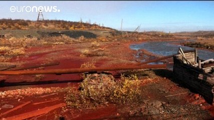 Download Video: Sibirien: Unfall in Nickelfabrik kontaminiert sibirischen Fluss mit blutrotem Schlamm