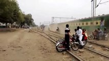 lahore peco road Horrible Train Accident Pakistan Railways 2016