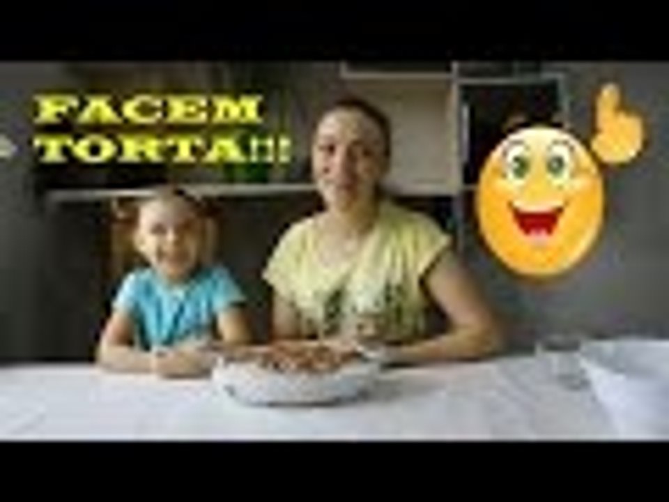Jasmina face tortă împreună cu mămica/Jasmina make the cake with mommy