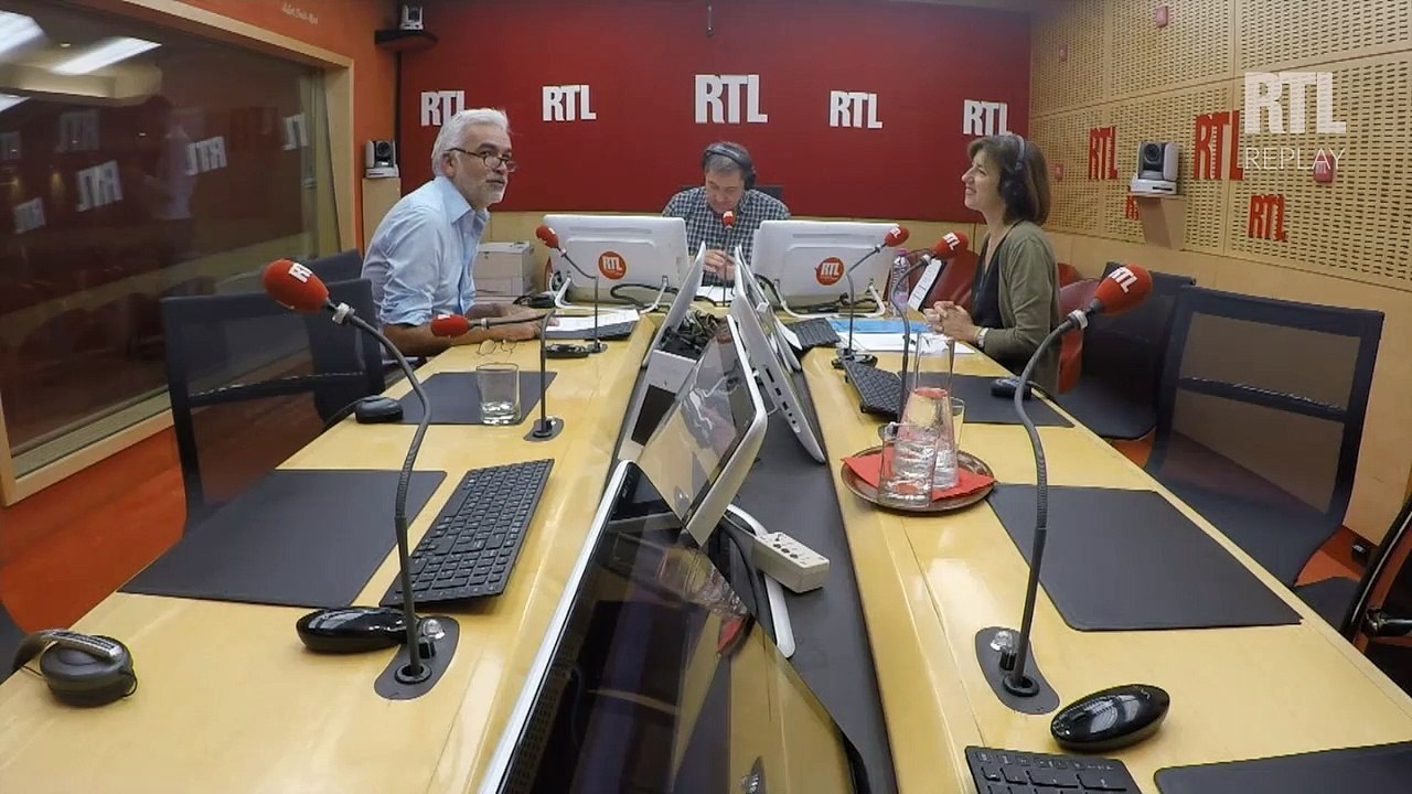 Pascal Praud : "Macron chez le barbier c'est de...