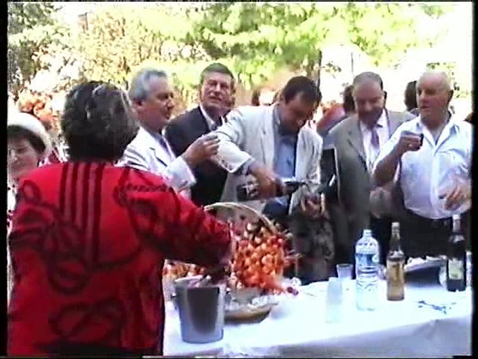 TRETS - Memoire decole 2002 - Aperitif danses