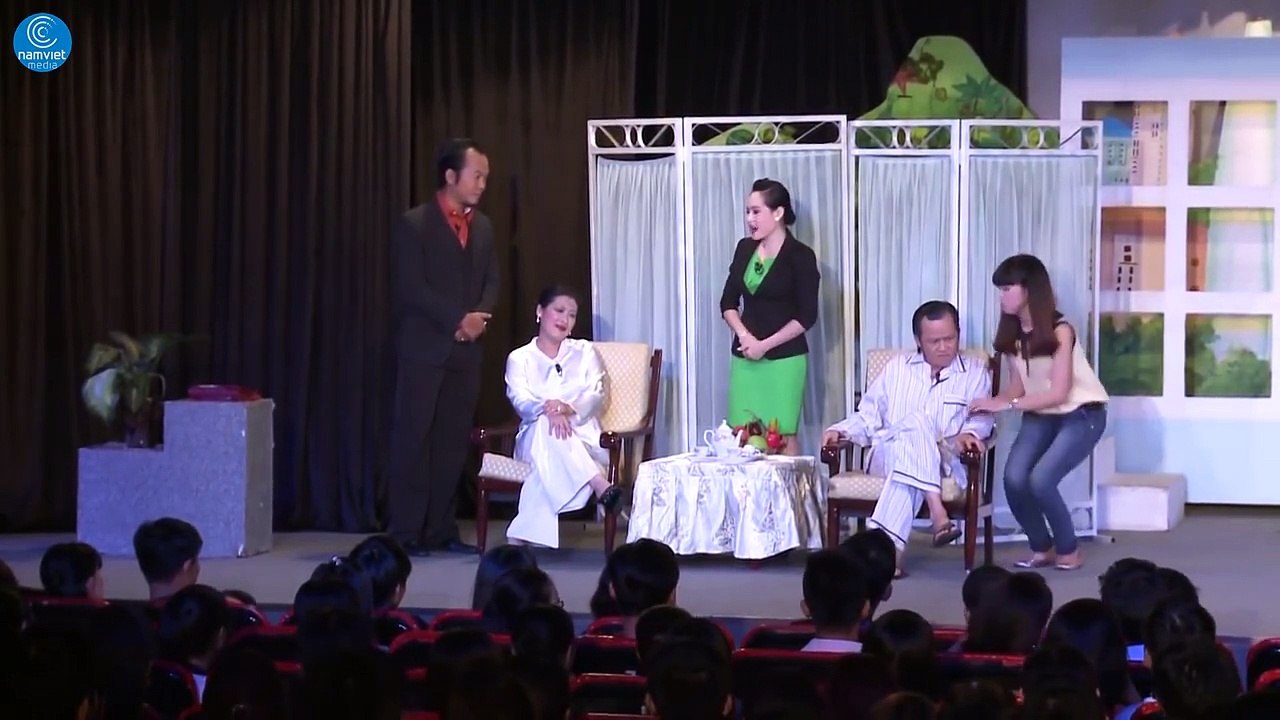 Hoài Linh cắn răng nhịn nhục khi bị bà sui chửi...