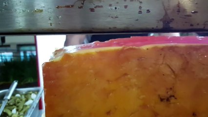 Ce stand de fromage fondu va vous mettre l'eau à la bouche