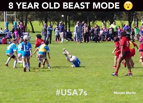 Ce gamin passe en mode carnage et éclate tout ses adversaires en rugby!