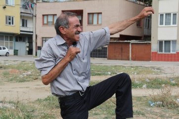 Boğaya Karate Yapan Adam Sosyal Medyada Günün Konusu Oldu