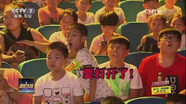 Dekhiay Kis Tarah is Bahadur Insan ny Zaherily Cobra ko Apny Sar pr Rakh lia