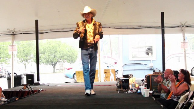 Bill Rinehart sings 'Can Your Daddy Come Home' Elvis Week 2016